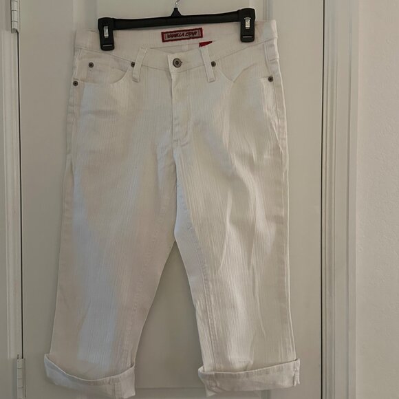Vanilla Star White Denim Capri Pants Size 11 With Blue Embroidered Back Pockets - Picture 1 of 6